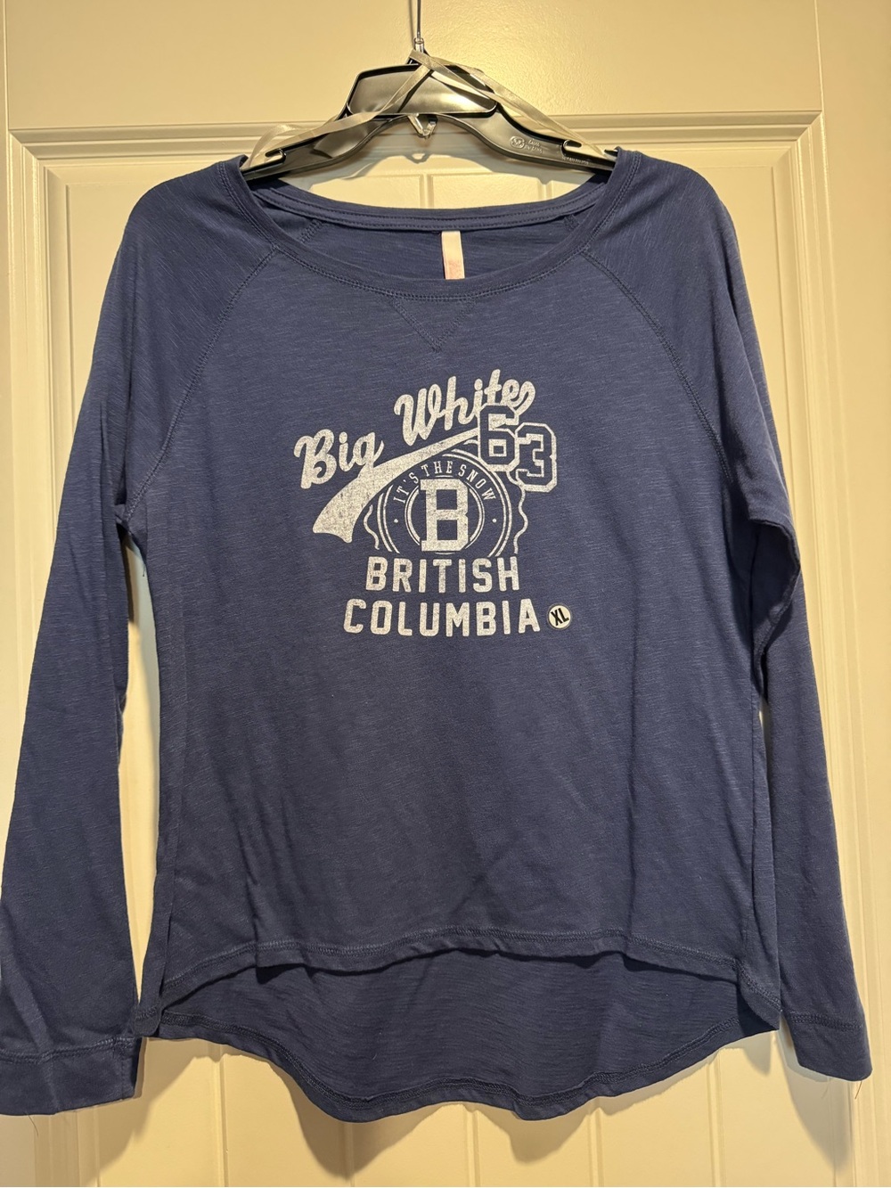 Big White Canada Women's Blue Long-Sleeve Graphic Tee
